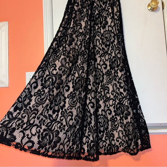 Betsy & Adam Sleeveless Lace Overlay Gown - Picture 14 of 16